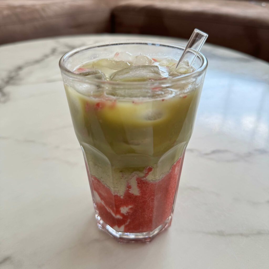 erdbeer matcha latte